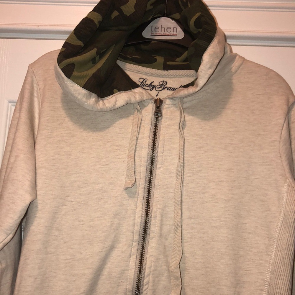 Cream with green camouflage hood